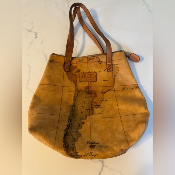 Alviero Martini 1a Classe Shoulder Bag - Picture 1 of 15